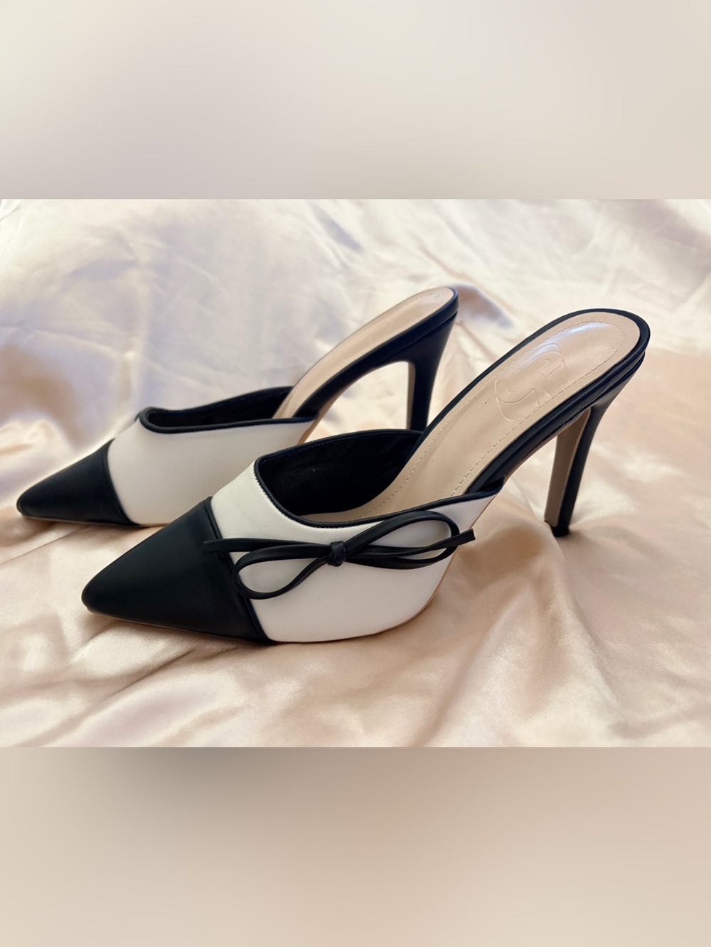 Cream & Black Pointed Cap Toe Mules Size 39